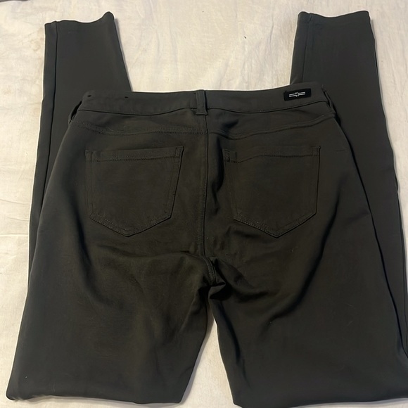 Liverpool Skinny Pants - Picture 2 of 4